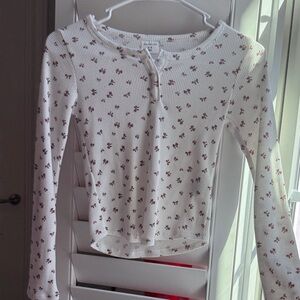 Abercrombie Kids White Floral Long Sleeve Tee